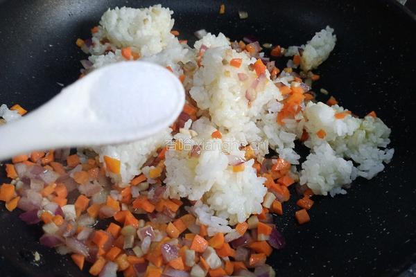 口蘑鸡蛋炒饭的做法图解9