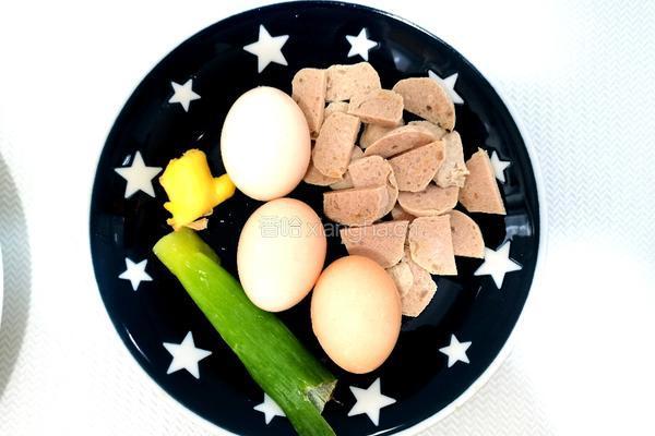 肉饼鸡蛋汤泡饭的做法图解1