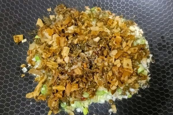 鸡蛋酸菜盖饭的做法图解7