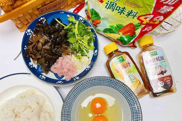 鸡蛋木耳炒饭的做法图解1