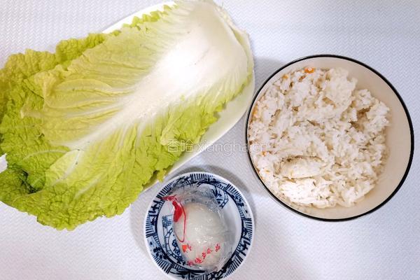 皮蛋蔬菜粥的做法图解1