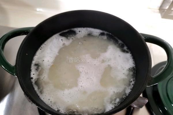 皮蛋蔬菜粥的做法图解3