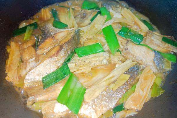腐竹烧鲳鱼的做法图解12