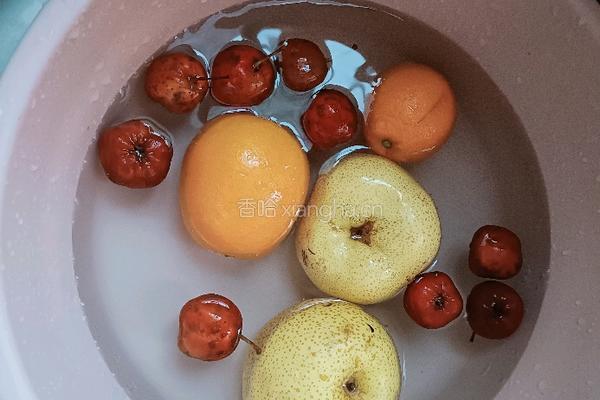 开胃山楂雪梨水的做法图解3