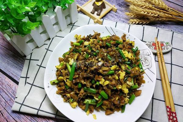 外婆菜炒鸡蛋的做法图解1