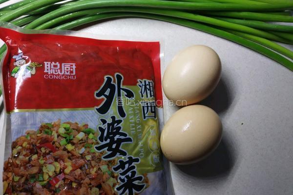 外婆菜炒鸡蛋的做法图解2