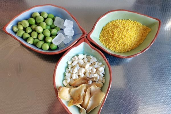 豌豆小米粘玉米粒百合冰糖米糊的做法图解1