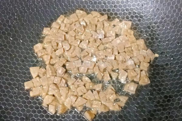 牛肉丸胡萝卜蛋炒饭的做法图解5