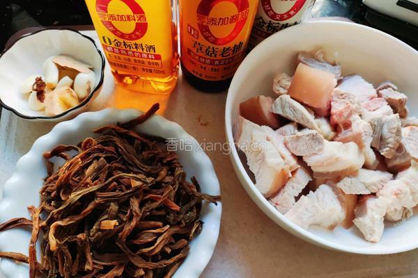 五花肉烧豇豆干的做法图解1