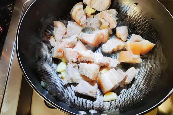 五花肉烧豇豆干的做法图解3