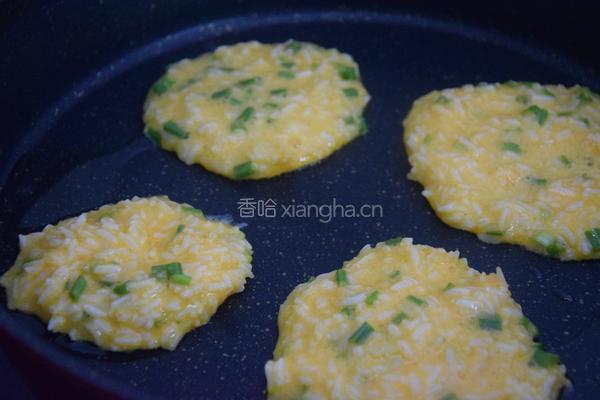 米饭鸡蛋饼的做法图解5