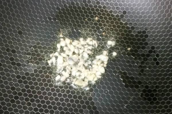 火腿肠肉松拌饭的做法图解4