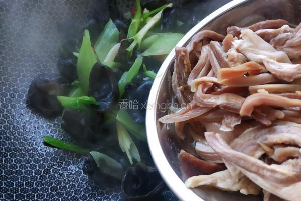 木耳莴笋炒肚条的做法图解11