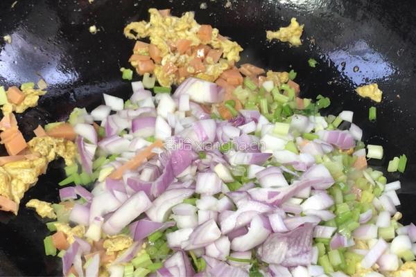 火腿鸡蛋菜炒饭的做法图解6