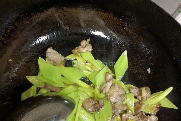 莴笋炒肉的做法图解7