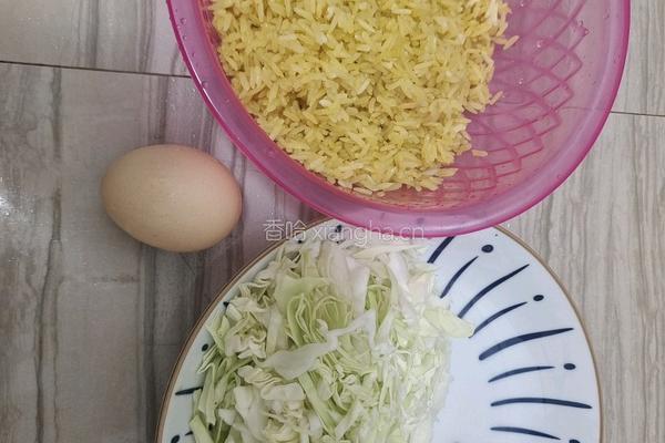 包菜炒饭的做法图解1