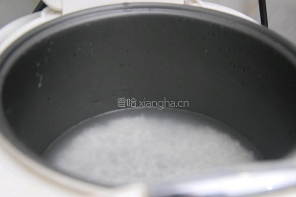 海苔肉松饭团的做法图解1