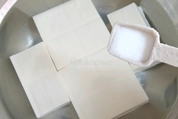 肉沫豆腐盖饭的做法图解1