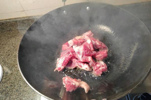 白萝卜烧边排骨的做法图解4