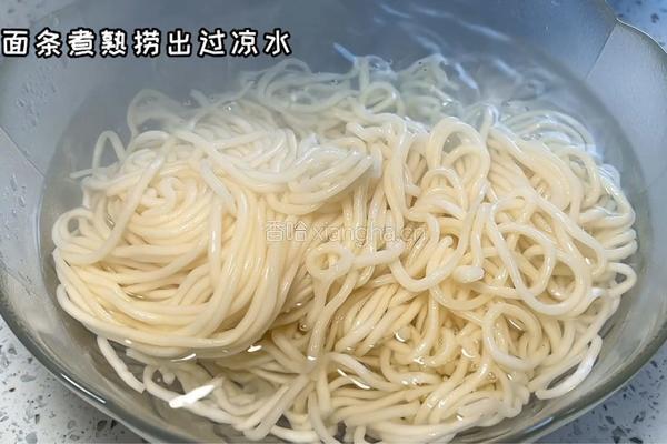 家常炒面的做法图解1