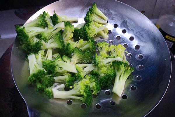 西蓝花蛋炒饭的做法图解5