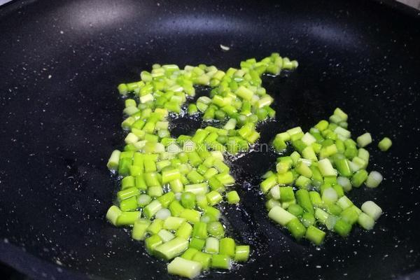 西蓝花蛋炒饭的做法图解8