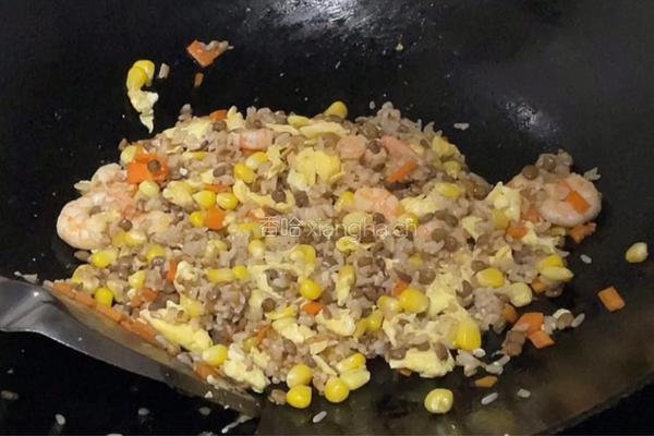虾仁鸡蛋炒饭的做法图解8
