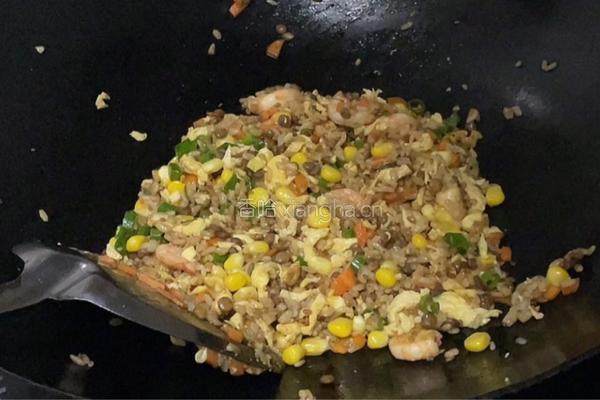 虾仁鸡蛋炒饭的做法图解11