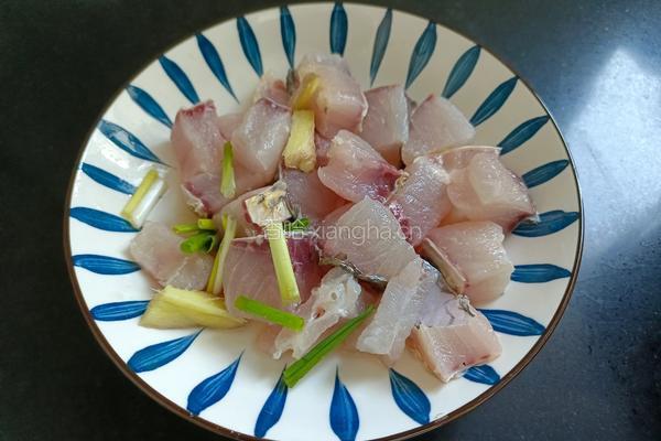 冰糖红烧鱼块的做法图解5