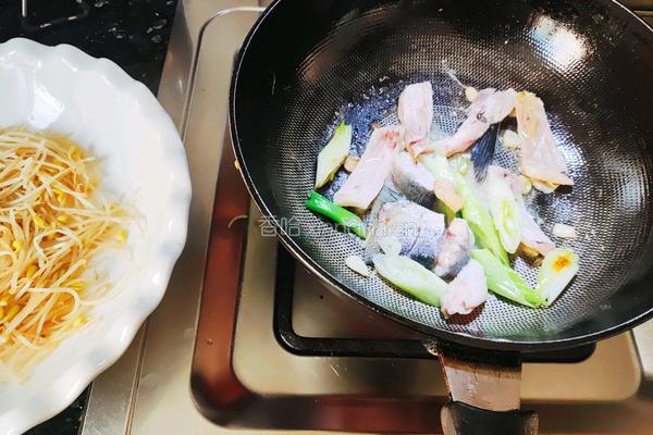 酸汤鱼片的做法图解4