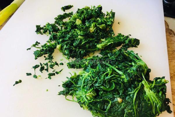 荠菜鸡蛋水饺的做法图解1