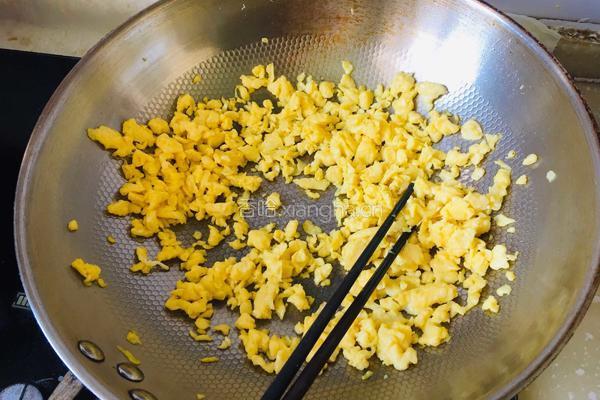 荠菜鸡蛋水饺的做法图解2