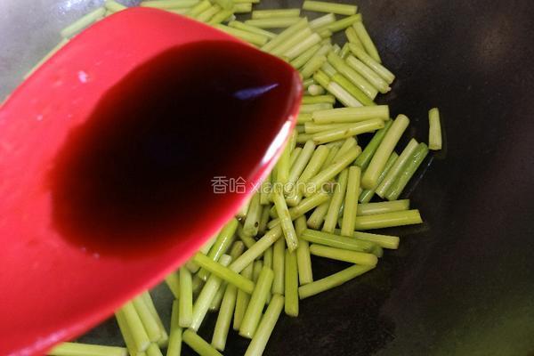 腊肉炒蒜薹的做法图解8