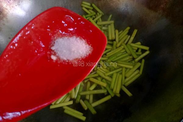 腊肉炒蒜薹的做法图解9
