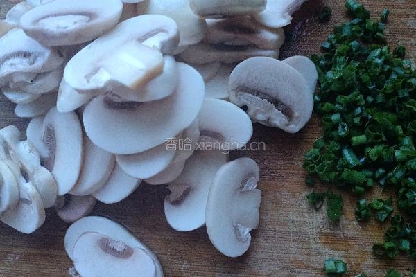 砂锅鲫鱼蘑菇豆腐汤的做法图解7