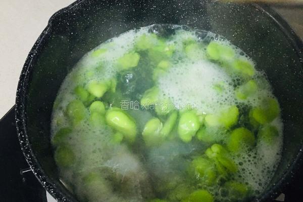 蚕豆炒虾仁的做法图解3