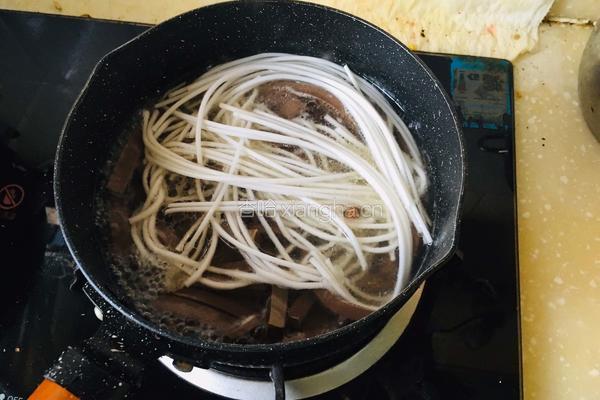土豆粉鸭血羊汤的做法图解3