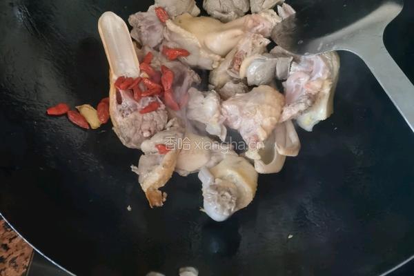 茶油枸杞鸭汤的做法图解4
