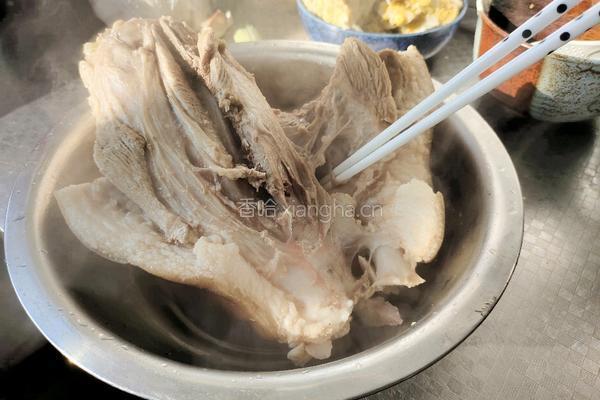 扣肉酸菜的做法图解3
