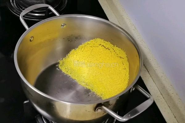 北极红参小米粥的做法图解3