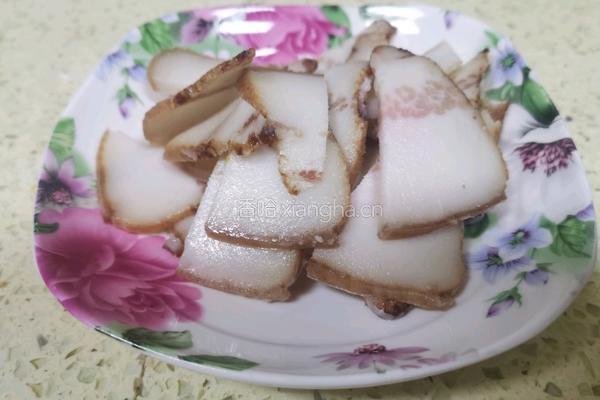 青蒜炒腊肉的做法图解2