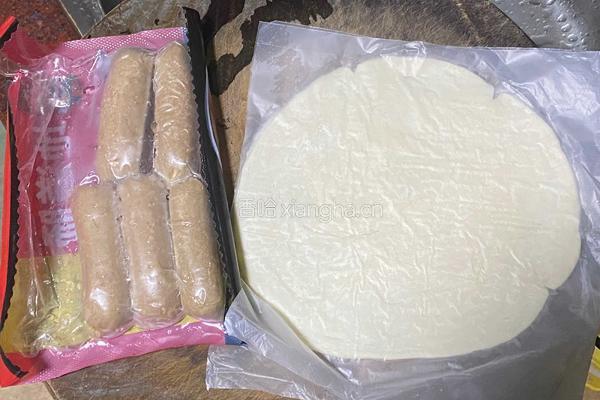 肉松烤肠卷的做法图解1