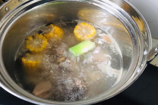 山药玉米排骨汤的做法图解4