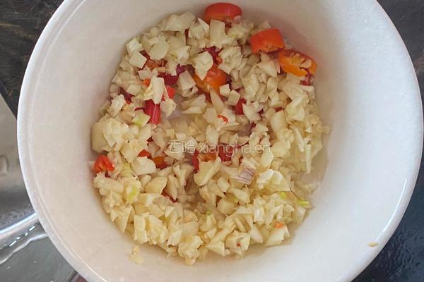 油豆腐金针菇煲的做法图解2