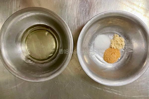 椒盐脆炸白玉菇的做法图解2