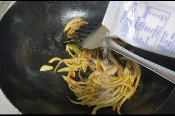 羊肉炒乌冬面的做法图解4