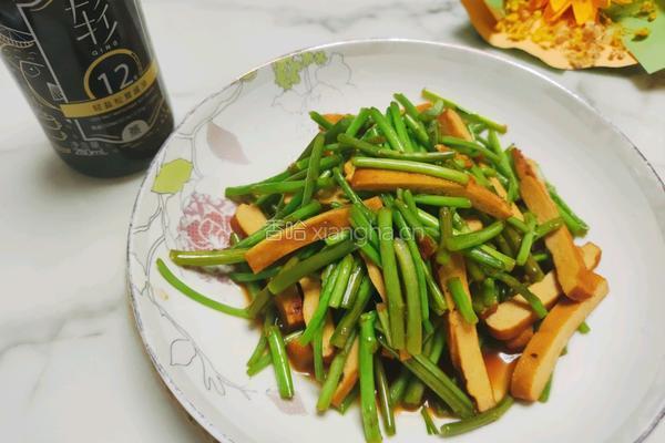 清爽芦蒿炒香干的做法图解1