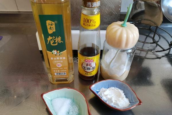 清炒白玉菇黄瓜木耳的做法图解2