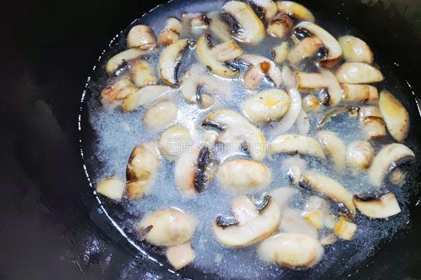 蘑菇豆腐裙带菜汤的做法图解5
