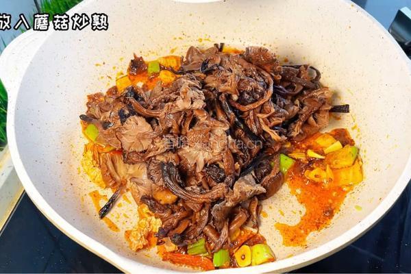 酸辣野蘑菇的做法图解3